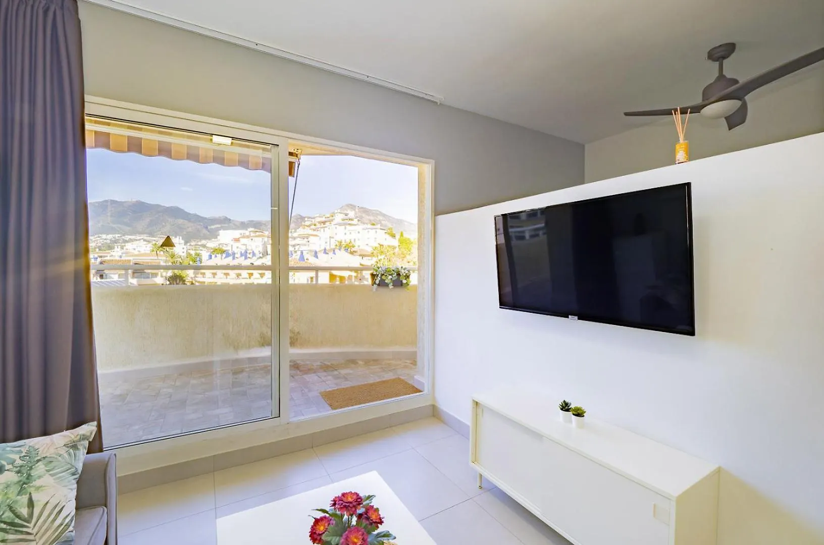 شقة Cubo'S Benalbeach Sea View & Terrace بينالماذينا